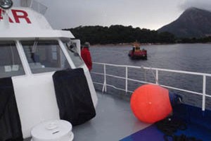 Korčula, 25. studenoga 2010. - Djelatnici Lučke kapetanije Dubrovnik - Ispostava Vela Luka obišli su akvatorij jugozapadnog dijela otoka Korčule, gdje je primijećeno onečišćenje